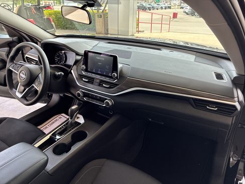 Used 2025 Nissan Altima 2.5 SV FWD image 16