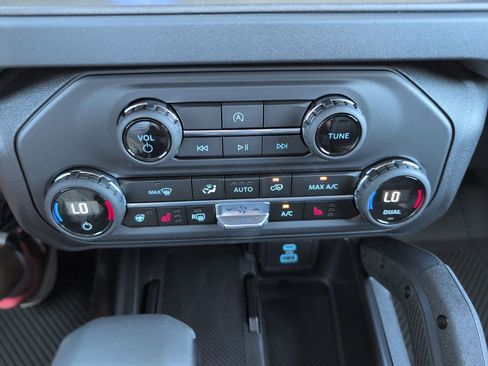 New 2025 Ford Bronco Badlands image 26