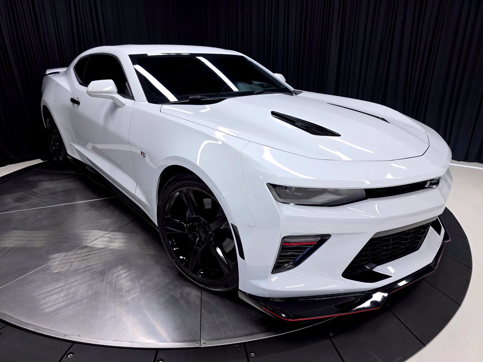 Used 2018 Chevrolet Camaro SS RWD image 51