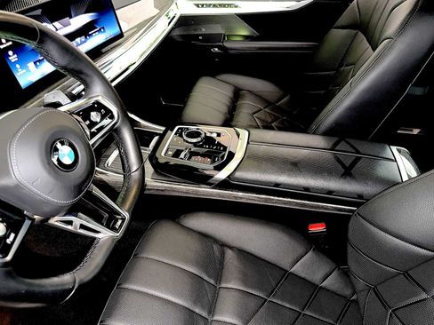 Certified 2025 BMW 760i xDrive w/ Executive Package AWD/4WD image 19