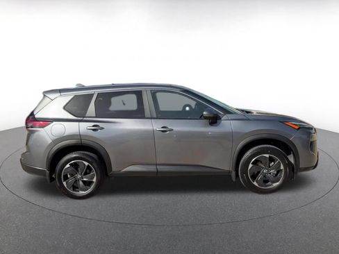 Used 2024 Nissan Rogue SV AWD/4WD image 16