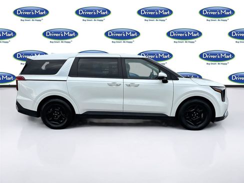 Used 2025 Kia Carnival FWD image 8