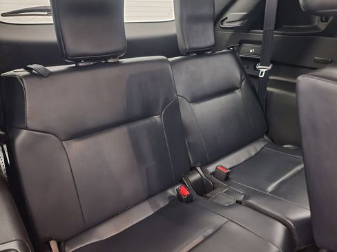 Used 2025 Mitsubishi Outlander SE image 18