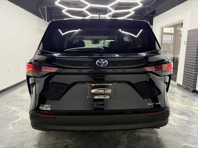 Used 2021 Toyota Sienna XLE