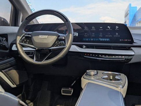 Used 2025 Cadillac Optiq Sport 1 w/ LPO, Floor Liner Package AWD/4WD image 8
