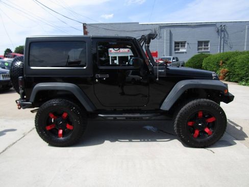 Used 2016 Jeep Wrangler Sport AWD/4WD image 3