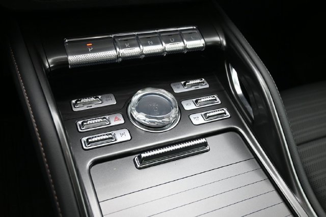 Certified 2026 Lincoln Nautilus Reserve w/ Jet Appearance Package AWD/4WD image 18