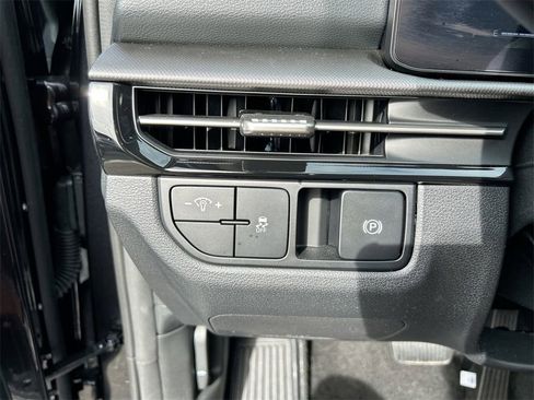 Used 2026 Kia Sportage LX w/ LX Convenience Package image 28