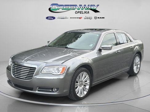 Used 2011 Chrysler 300 C image 8