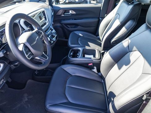 New 2026 Chrysler Pacifica Select image 20