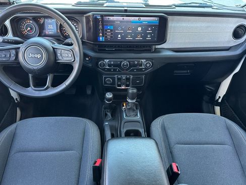 Used 2025 Jeep Gladiator Sport AWD/4WD image 16