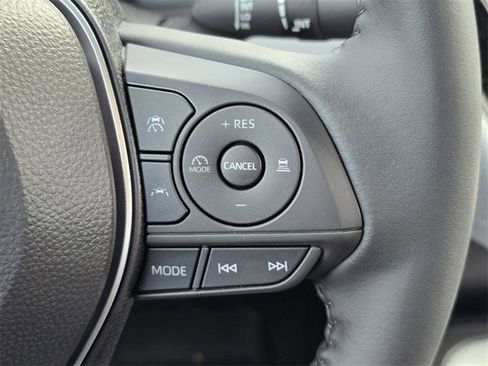 Used 2025 Toyota Corolla SE image 17