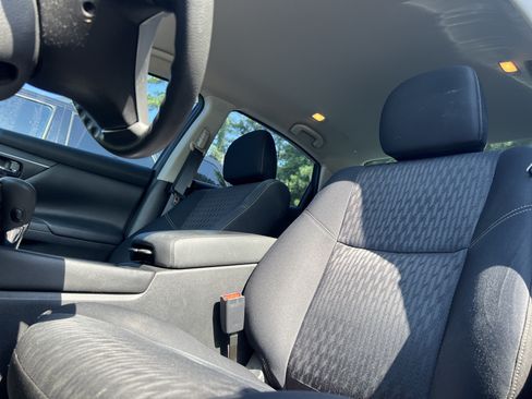 Used 2017 Nissan Altima 2.5 S w/ Power Driver Seat Package FWD image 3