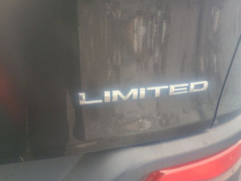 Used 2016 Jeep Cherokee Limited image 9