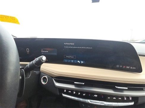 Used 2024 Cadillac XT4 Luxury w/ Cold Weather Package image 11