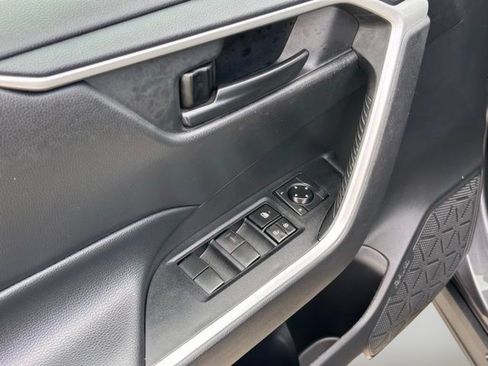Used 2022 Toyota RAV4 LE w/ Carpet Mat Package (TMS) AWD/4WD image 13