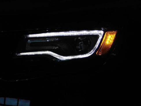 Used 2021 Jeep Grand Cherokee SRT image 16