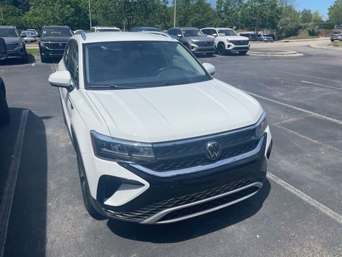 Used 2023 Volkswagen Taos SE image 5