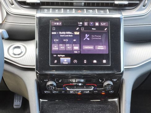 Used 2025 Jeep Grand Cherokee Altitude AWD/4WD image 19