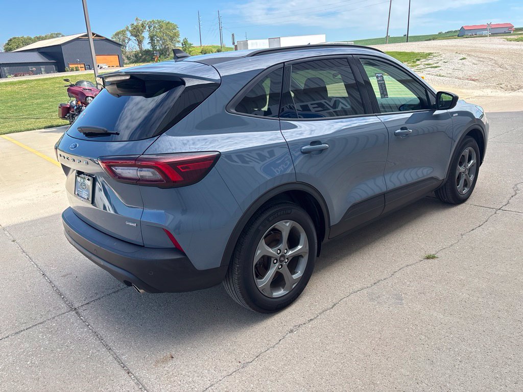 Used 2025 Ford Escape ST-Line w/ Equipment Group 301A FWD image 4