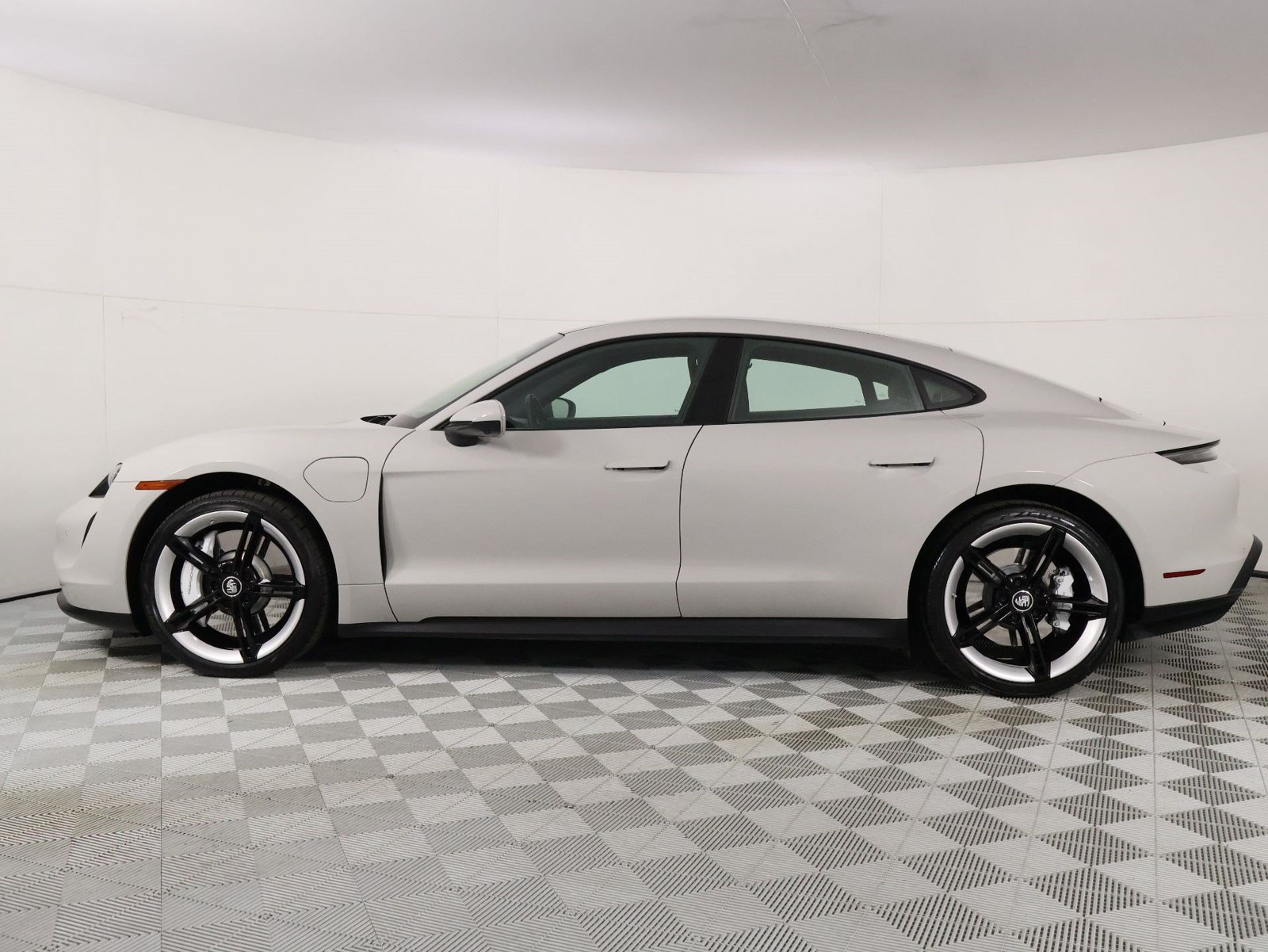 Certified 2023 Porsche Taycan 4S AWD/4WD image 2