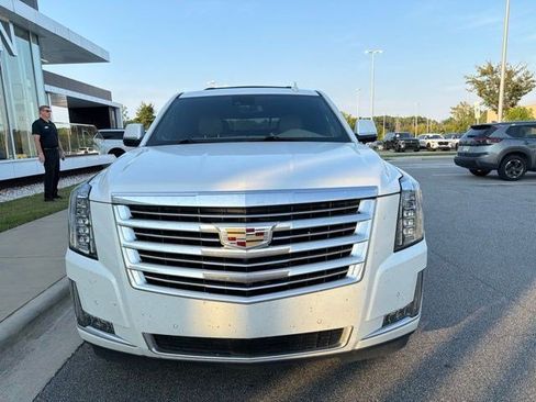 Used 2020 Cadillac Escalade Platinum AWD/4WD image 8