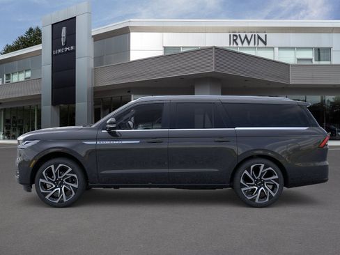 New 2026 Lincoln Navigator L Reserve AWD/4WD image 3
