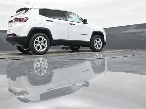 Used 2025 Jeep Compass Sport image 37