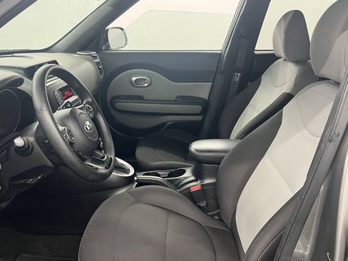 Used 2016 Kia Soul Base image 9