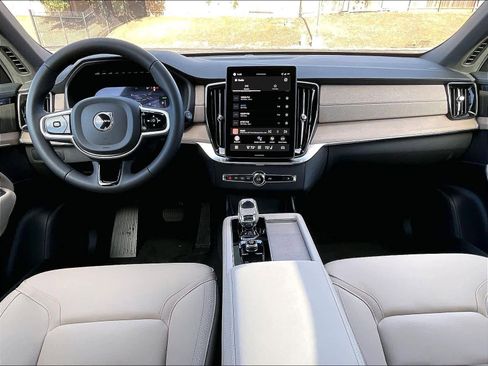 New 2026 Volvo XC90 T8 Plus w/ Protection Package Premier image 7