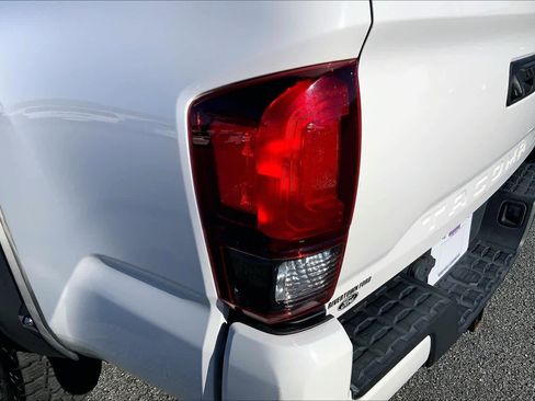 Used 2019 Toyota Tacoma TRD Sport image 25