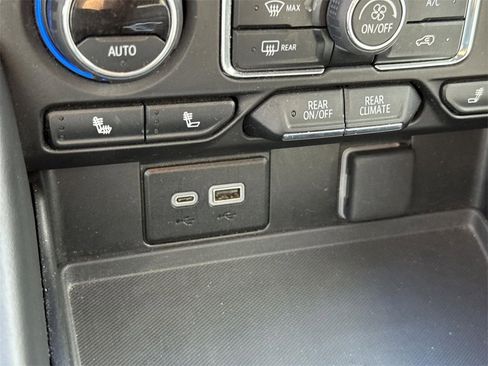 Used 2024 Chevrolet Suburban LT image 37