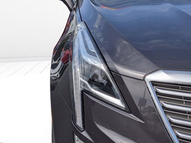 Used 2017 Cadillac XT5 Platinum w/ Driver Assist Package AWD/4WD image 9