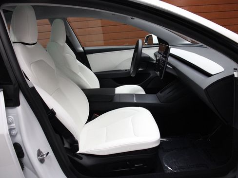 Used 2024 Tesla Model 3 Long Range RWD image 23