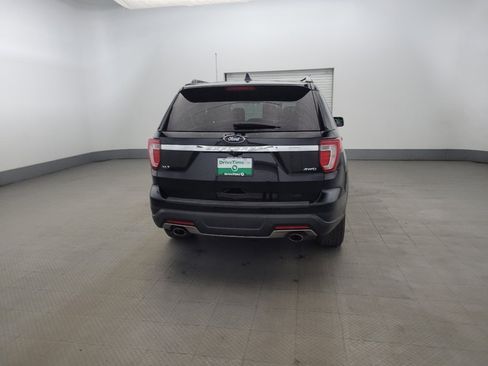 Used 2018 Ford Explorer XLT AWD/4WD image 7