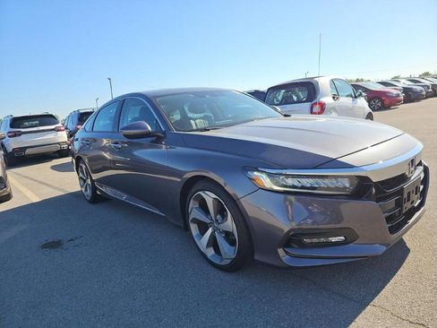 Used 2018 Honda Accord Touring image 3