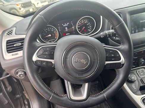 Used 2019 Jeep Compass Latitude AWD/4WD image 16