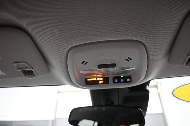 Used 2025 Chevrolet Trax LT FWD image 12