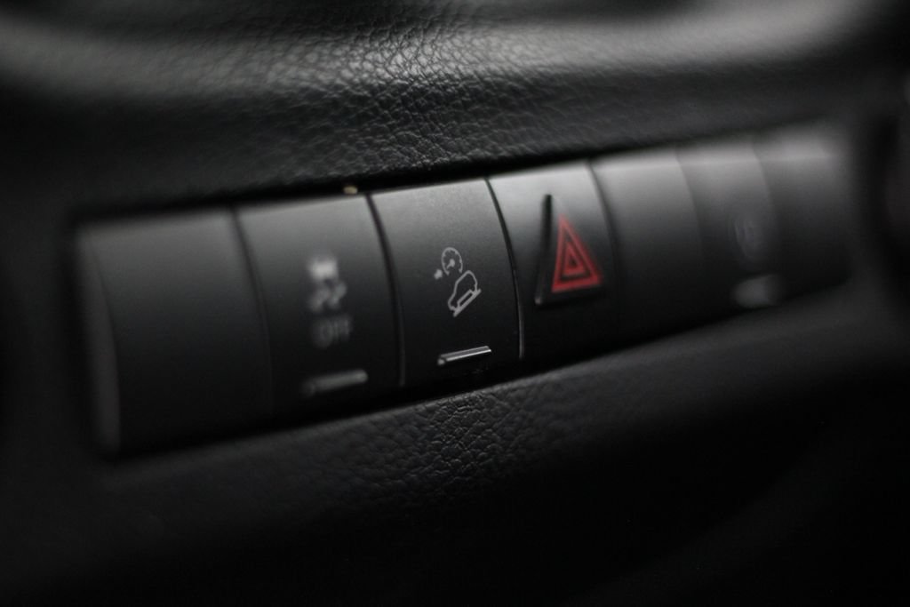 Used 2018 Jeep Wrangler Unlimited Sahara AWD/4WD image 27