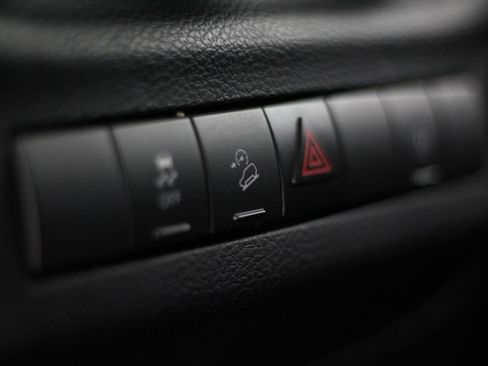 Used 2018 Jeep Wrangler Unlimited Sahara AWD/4WD image 27