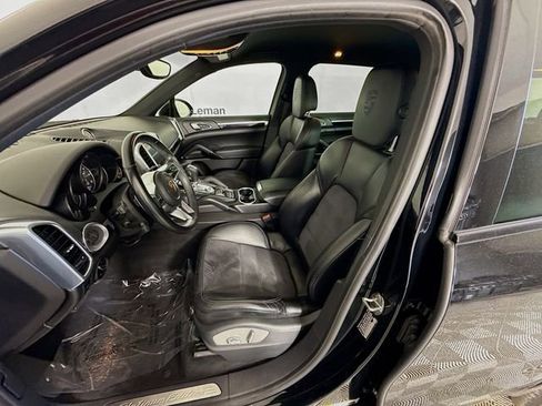 Used 2017 Porsche Cayenne Platinum Edition image 21