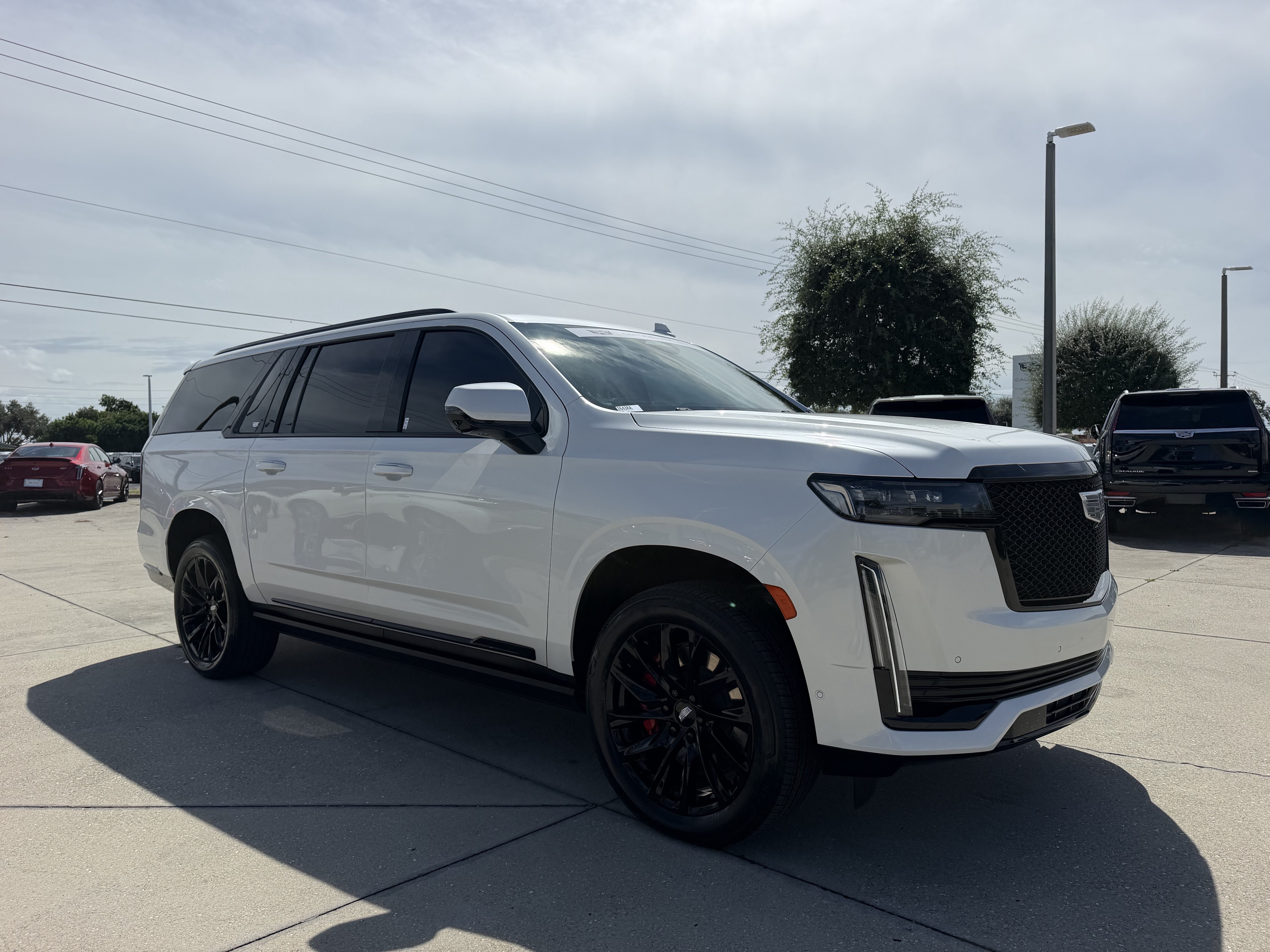 Certified 2022 Cadillac Escalade ESV Sport Platinum w/ LPO, ONYX Package AWD/4WD image 1