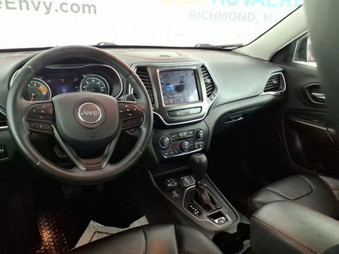 Used 2019 Jeep Cherokee Trailhawk w/ Cold Weather Group image 10