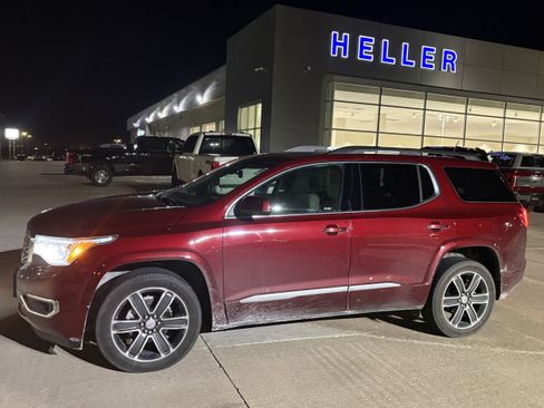 Used 2017 GMC Acadia Denali w/ Technology Package image 3
