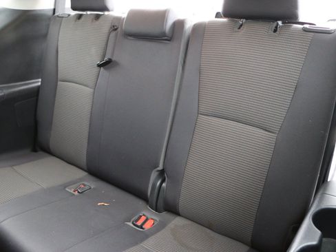 Used 2022 Toyota Highlander LE FWD image 29