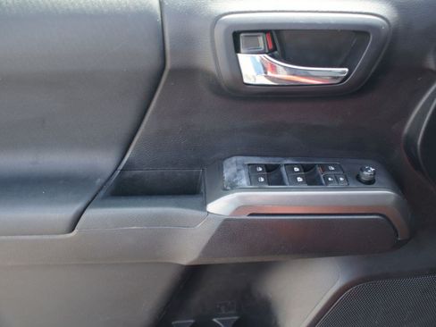 Used 2020 Toyota Tacoma TRD Off-Road AWD/4WD image 21