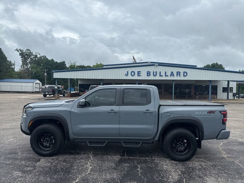 Used 2024 Nissan Frontier PRO-4X w/ Technology Package AWD/4WD image 19