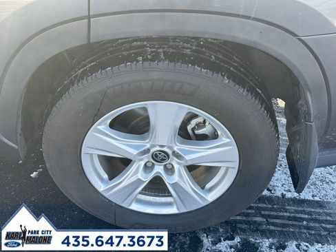 Used 2024 Toyota Highlander LE image 19