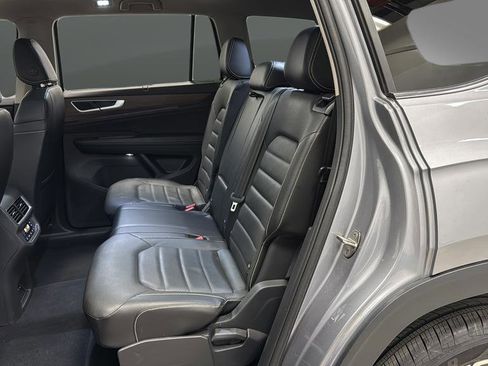 Used 2024 Volkswagen Atlas SEL AWD/4WD image 23
