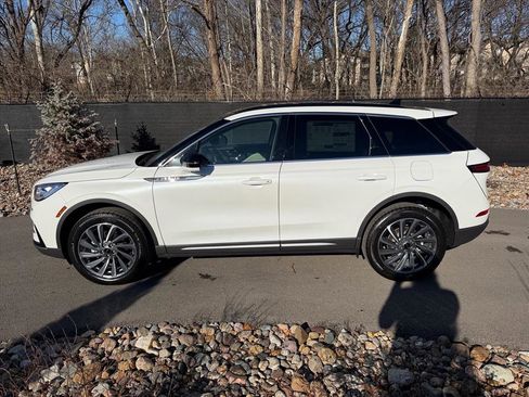 New 2026 Lincoln Corsair Reserve image 2